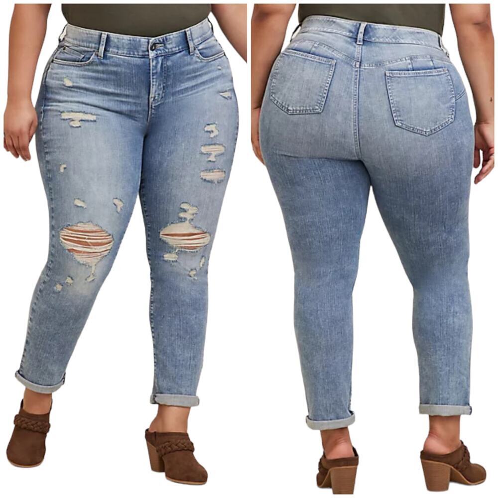 NWT Torrid Light Wash Distressed Straight Leg Jeans